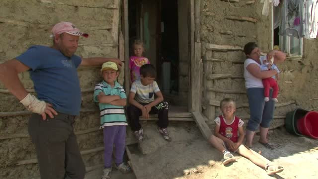 Avertismentul Comisiei Europene: risc de sărăcie pentru peste o treime dintre români