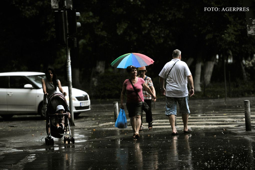 Week-end cu ploi, grindina si COD GALBEN in doua judete. Cand incepe, in sfarsit, vremea frumoasa