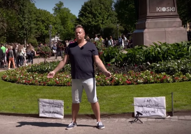 Aveti curaj sa faceti asta? "Sunt infectat cu virusul HIV ... atinge-ma!". Experimentul emotionant al unui finlandez. VIDEO