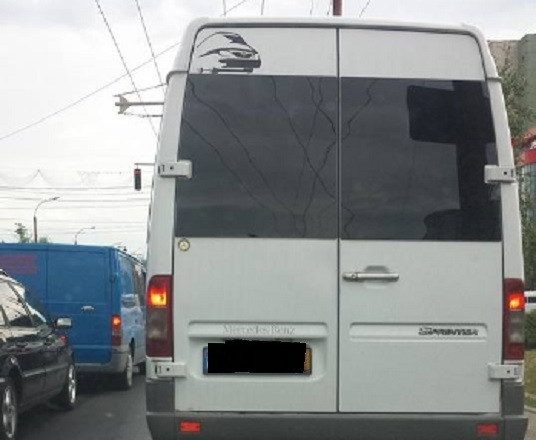Ce numar si-a pus la microbuz un sofer din Republica Moldova. A platit peste 500 de euro pentru el