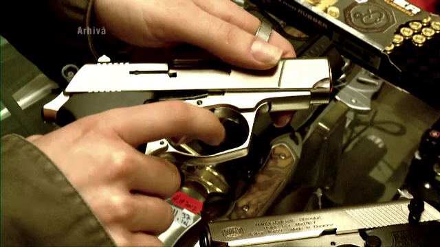 La doar 17 ani, un baiat din Arges s-a imbatat si a iesit pe ulita cu arma tatalui. A urmat un calvar pentru vecinul sau