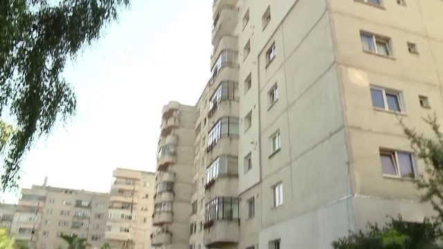 Un tanar s-a aruncat de la etajul sase, dupa o noapte petrecuta in locuinta iubitei. Ce l-ar fi determinat sa faca acest gest