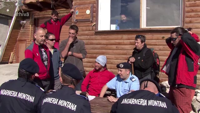 S-a dus sa duca gunoiul si nu s-a mai intors. Echipele de salvare cauta o tanara de 19 ani disparuta in Muntii Bucegi