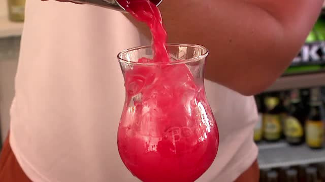 Ce sa NU mananci si sa NU bei daca esti pe litoral in zile de CANICULA