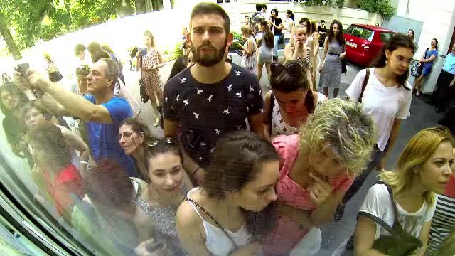 Un Bacalaureat de "nota" 6,64. Perlele elevilor, fata in fata cu avizierul: "Am luat 4 si ceva. Plec in strainatate!"