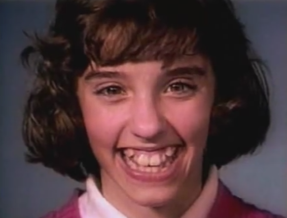 VIDEO. Cum iti indreapta dintii aparatul dentar, intr-un video de 60 de secunde. Rezultatul este uimitor