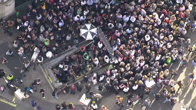 Prima greva in ultimii 13 ani la metroul londonez. Oamenii au ramas fara transport dupa ce s-a oprit circulatia subterana