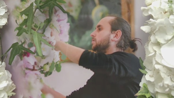 Darius Dadoo, condus pe ultimul drum intr-o mare de flori albe, preferatele tanarului. Gestul emotionant al prietenilor