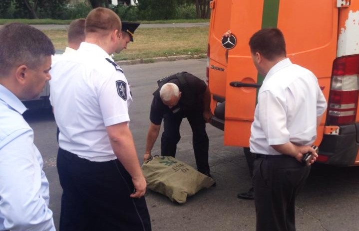 Sac cu bani, aruncat pe strada in capitala uneia dintre cele mai sarace tari din Europa. Ipotezele politiei