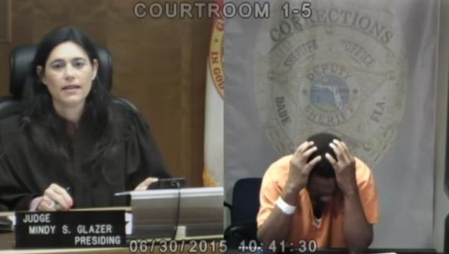 Adevaratul motiv pentru care acest hot a inceput sa planga de rusine cand a vazut cine este judecatorul. "S-a autodistrus"