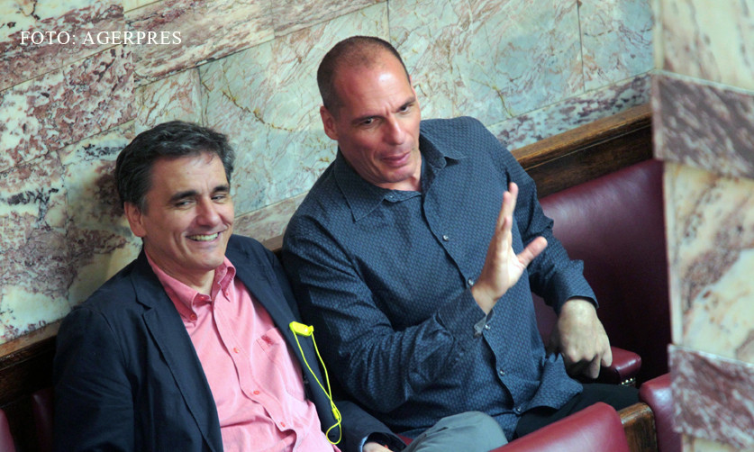 Urmasul lui Varoufakis la sefia Finantelor grecesti a ajuns si el vedeta pe net. Cum ar arata semnatura lui Tsakalotos
