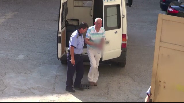 Medic din Galati, acuzat ca i-a ras in fata unei femei cand a aflat suma "oferita". Barbatul, prins in flagrant cand lua mita