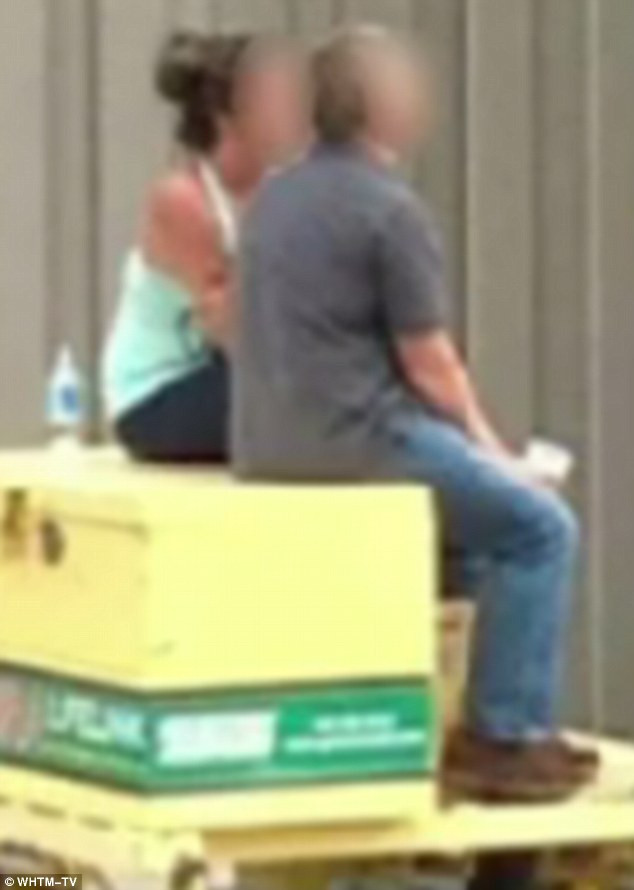 A chemat imediat autoritatile cand a vazut ce se intampla pe acoperisul tribunalului. VIDEO