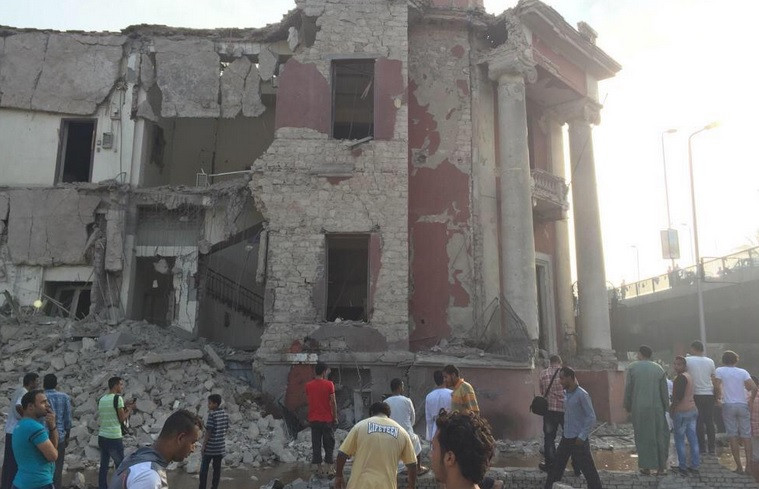 Un mort si patru raniti intr-un atentat cu masina-capcana la Consulatul Italiei din Cairo. VIDEO