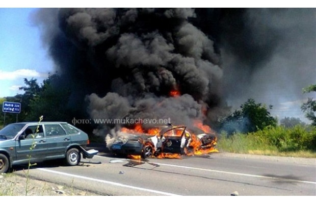 Alerta in vestul Ucrainei, la 100 de km de granita cu Romania. Confruntare armata intre ultranationalisti si politie. VIDEO