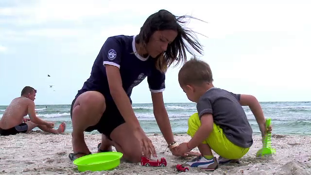 Hoteluri cu babysitting pe litoral. Cat ii costa pe parinti serviciul prin care se pot relaxa, la mare, fara grija copiilor