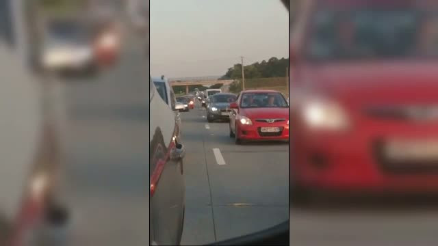 Un accident produs pe Autostrada Soarelui a paralizat traficul, in apropiere de Capitala. Cinci masini au fost avariate