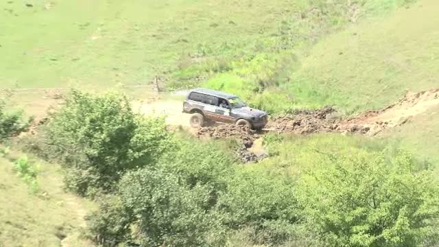 Concurs de offroad in Bistrita Nasaud. Soferi din tara, dar si din strainatate, si-au aratat indemanarea la volan