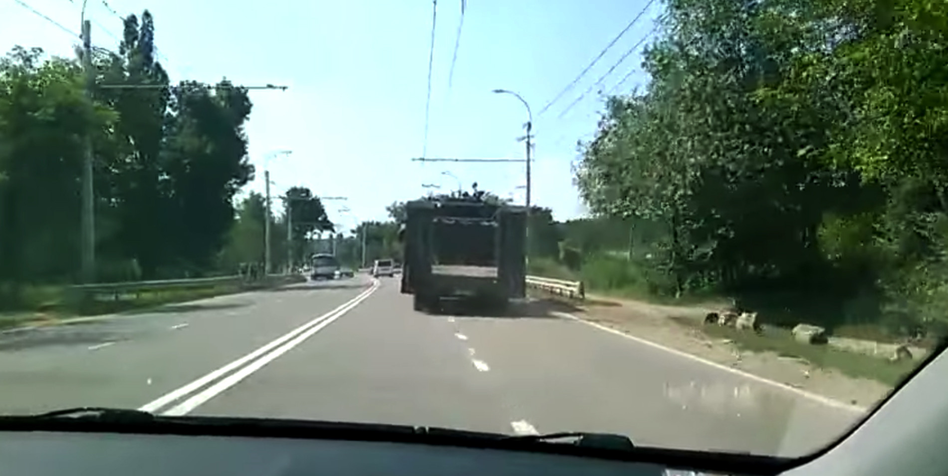 Accident uluitor in Crimeea. Ce s-a intamplat cu o platforma care transporta un tanc al armatei rusesti