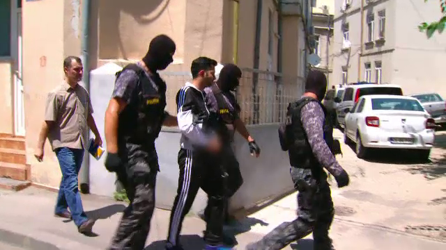 Cum a scapat de arma atacatorul din centrul vechi al Capitalei. Politistii si inculpatul au reconstituit intreaga scena