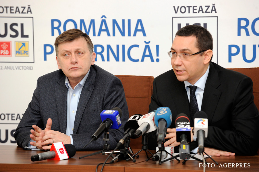Crin Antonescu, presedintele PNL, si Victor Ponta, presedintele PSD, la conferinta de presa organizata dupa sedinta USL FOTO AGERPRES