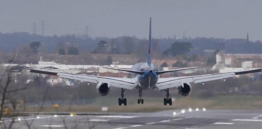 Aeroportul pe care nu vei vrea niciodata sa mergi! Si pilotii se tem sa aterizeze aici! Ce se intampla in ultimele secunde