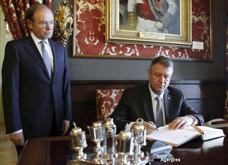 Iohannis s-a intalnit cu 400 de romani care muncesc in Spania. "Promisiunile din 16 noiembrie continua sa fie reperul meu"