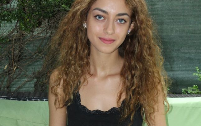 O tanara de etnie roma, exemplu pentru o tara intreaga: a fost admisa la 5 universitati din Marea Britanie