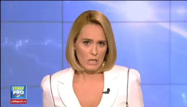 Balustrada Cazinoului din Constanta ramane un pericol pentru turisti. Primele masuri luate dupa ce o femeie a cazut in apa