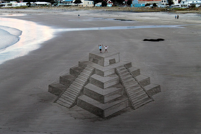 Toata lumea a ramas fara cuvinte cand a vazut asta pe plaja! Ce au facut doi barbati