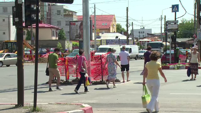 Ploiestenii s-au trezit cu doi stalpi pe o trecere de pietoni: "E un scenariu de film cu prosti"