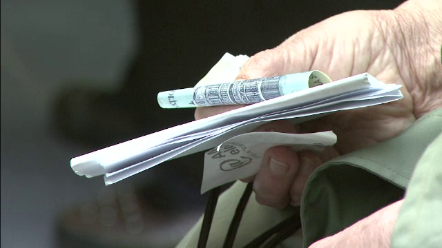 Guvernul a decis eliminarea stampilelor. Ce taxa va disparea odata cu incercarea de a diminua birocratia