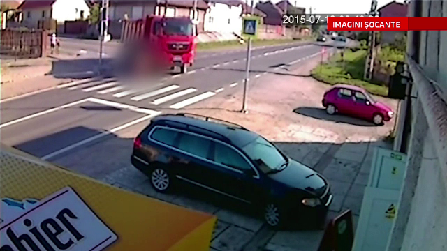 Femeia lovita de un camion, in Sibiu, a murit, iar fiul ei se lupta sa traiasca. Ce se intampla cu soferul dupa accident