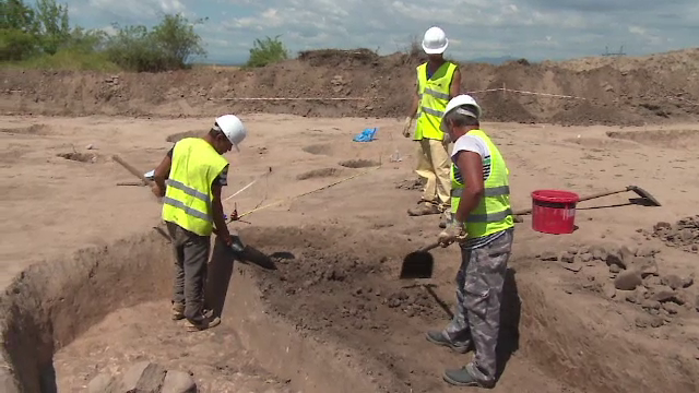 Descoperire arheologica langa Targu Jiu: sute de relicve, vechi de 3500 de ani, au fost scoase la suprafata
