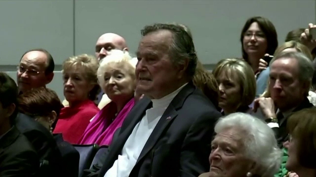 Fostul presedinte american, George Bush Senior, internat in spital, dupa ce a cazut si si-a fracturat o vertebra cervicala