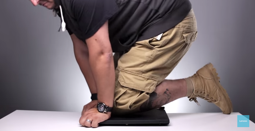 "Cand paraie asa, inseamna ca incepe sa devina slim". Mihai Bobonete trece un laptop printr-o "cura de slabire"