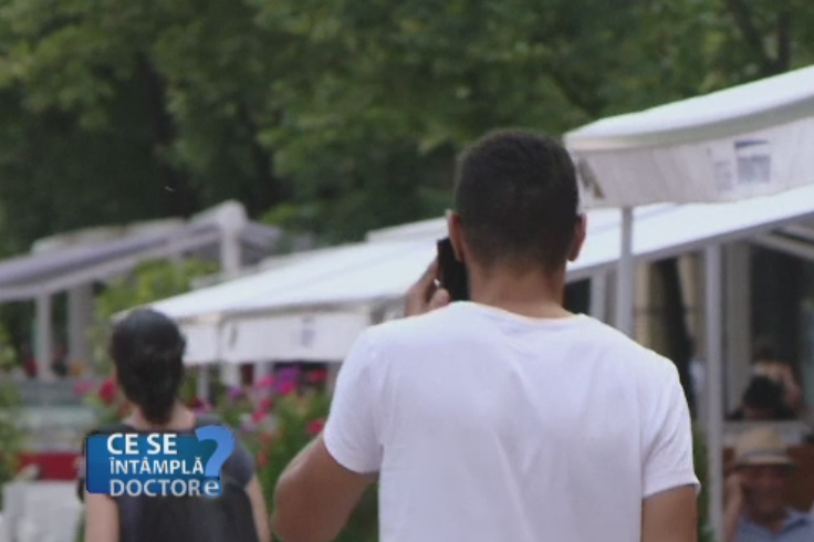 De ce nu trebuie sa-si tina barbatii telefonul in buzunar. Avertismentele medicilor din domeniul fertilitatii