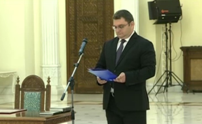 Iulian Matache a depus juramantul de investitura in functia de ministru al Transporturilor. Ponta a lipsit de la ceremonie