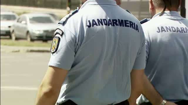 Un tanar acuza patru jandarmi ca i-au confiscat ilegal tratamentul anti-SIDA. "Mi-au zis ca au batut multi ca mine"