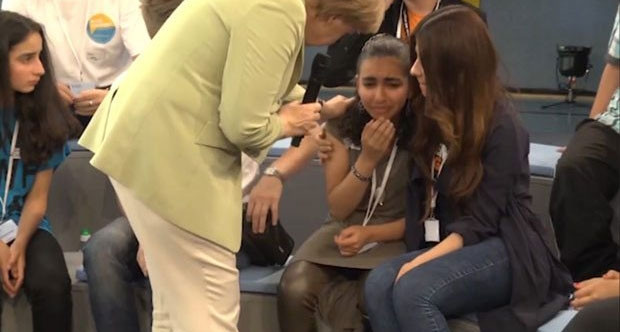 Tanara refugiata care a plans in fata lui Merkel ar putea primi permisiunea sa ramana in Germania. Ce a marturisit fata