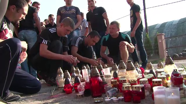 Procesiune impresionanta pentru tanarul din Harghita omorat de un sportiv suparat ca a picat Bacul: "Nu-l vom uita niciodata"