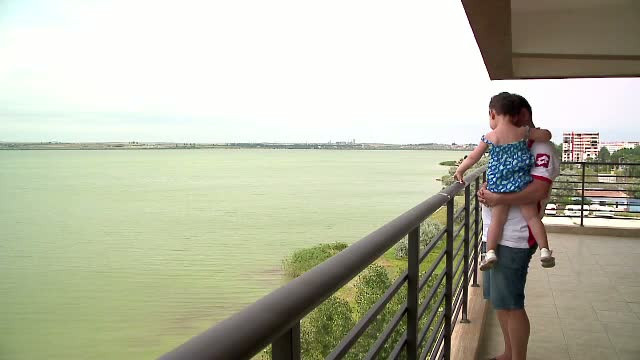 Romanii care se indragostesc de mare si vor sa se mute definitiv pe litoral. Cat platesc pentru un apartament in Mamaia