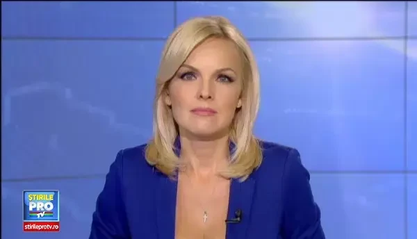 Povestea lui Blanco, un cal norocos. Cand l-au gasit era mai mult mort decat viu, iar acum oamenii platesc pentru poze cu el