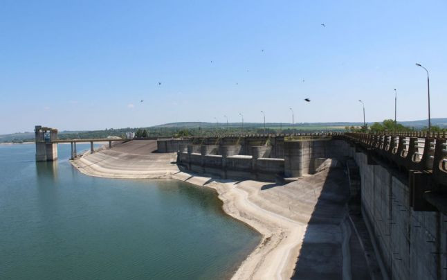 Muntele de beton Stanca-Costesti. Cum a cheltuit Ceausescu echivalentul a 60 tone de aur pur pentru mega-barajul de la Prut