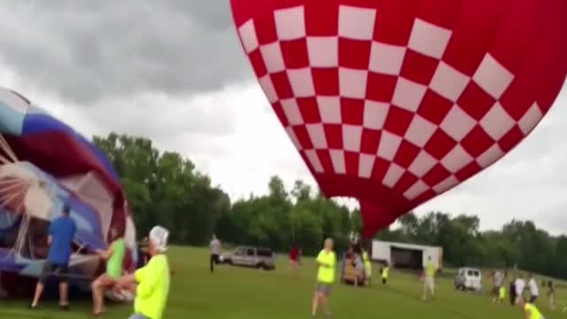 Scene de groaza la un festival din SUA. O furtuna a pus stapanire pe cateva baloane cu aer cald, provocand panica