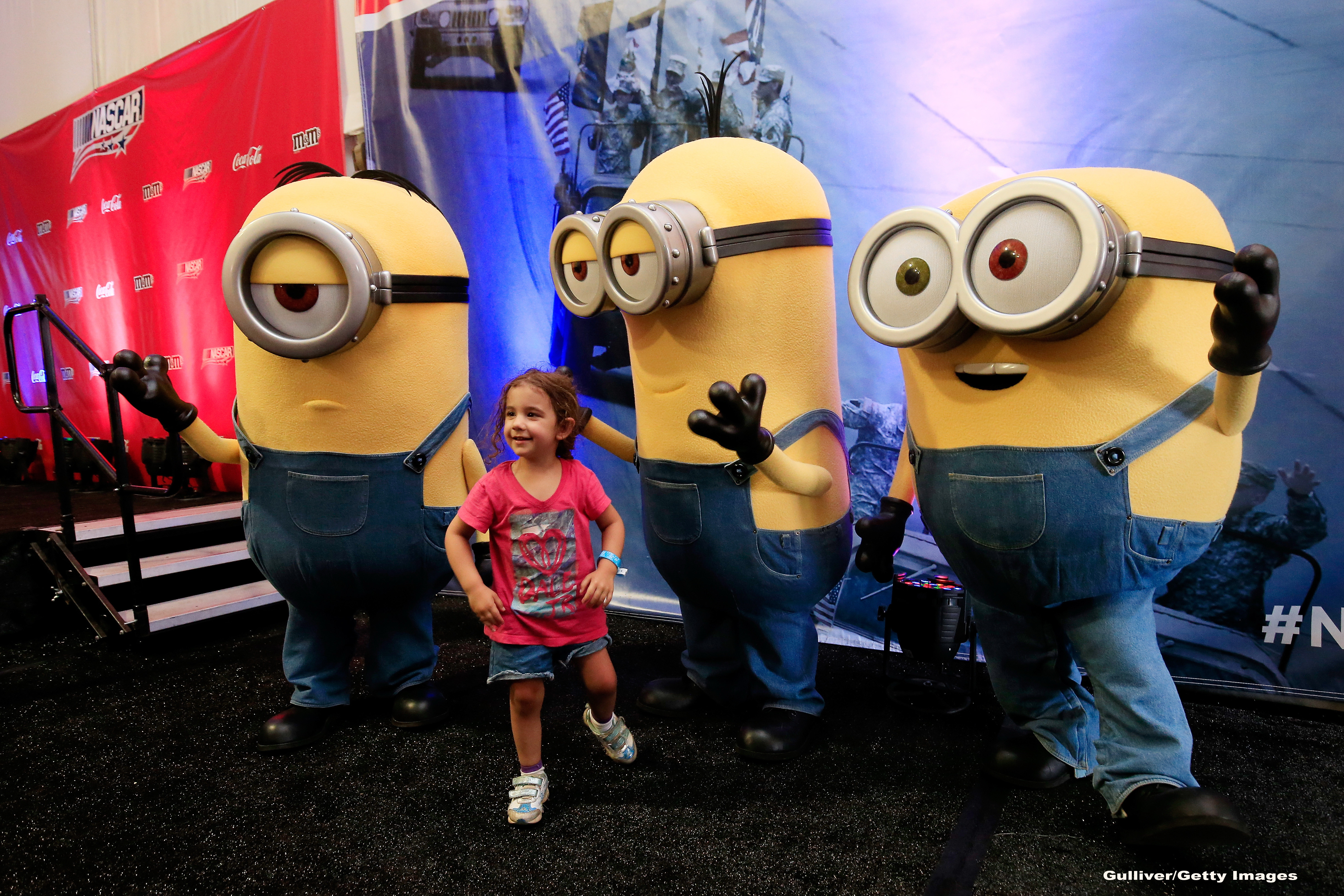 A cazut de la etajul 3, dar nu si-a rupt gatul. Cum a fost salvata de un minion o fetita de 5 ani din SUA