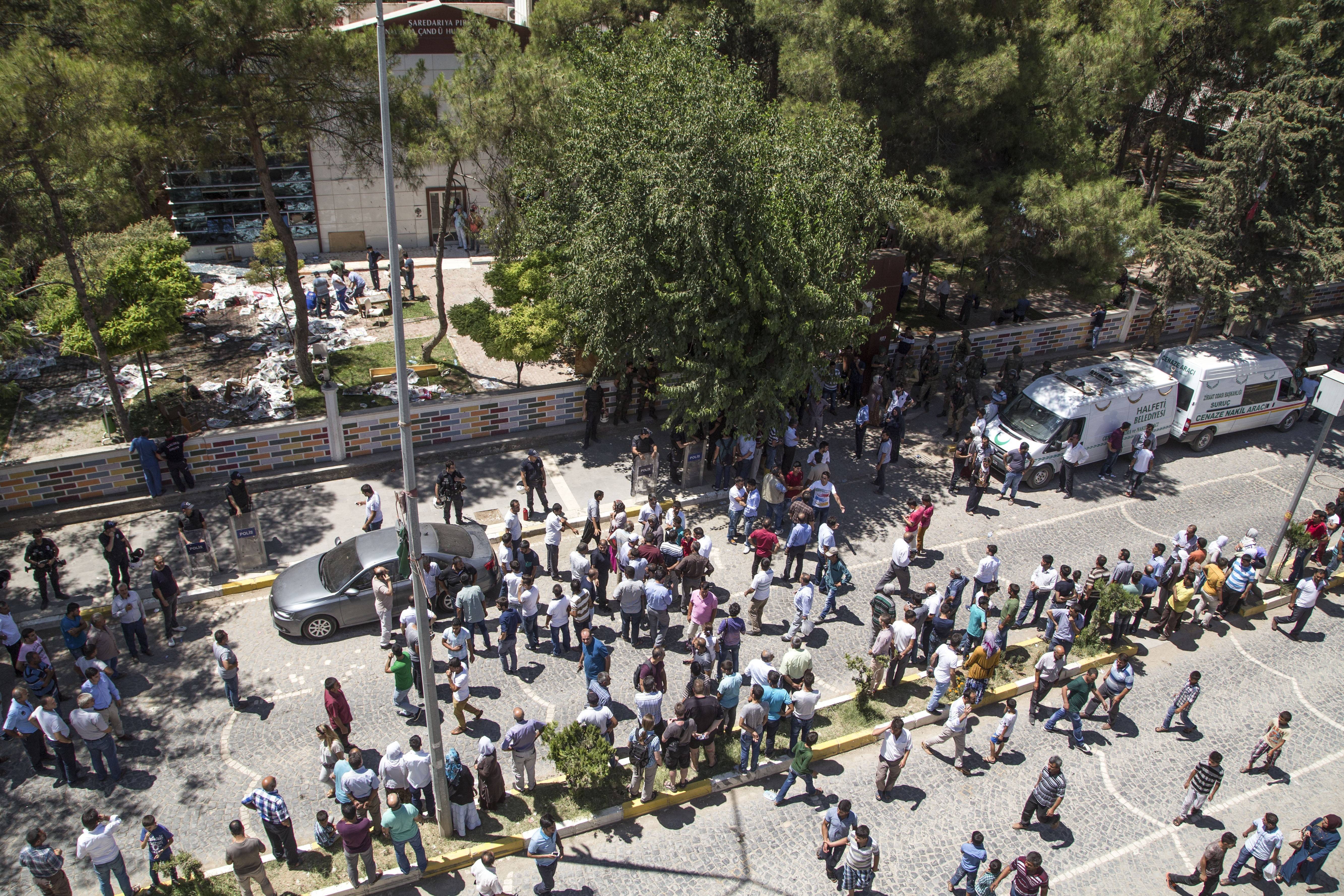 28 de morti si 100 de raniti, intr-o explozie in Turcia. Autoritatile cred ca este un atac terorist al Statului Islamic