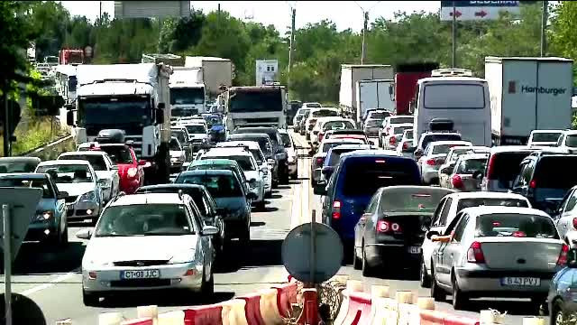 Litoralul de 12 milioane de euro/weekend catre care te indrepti cu 10km/h. Imaginea-simbol a unui concediu inceput cu nervi