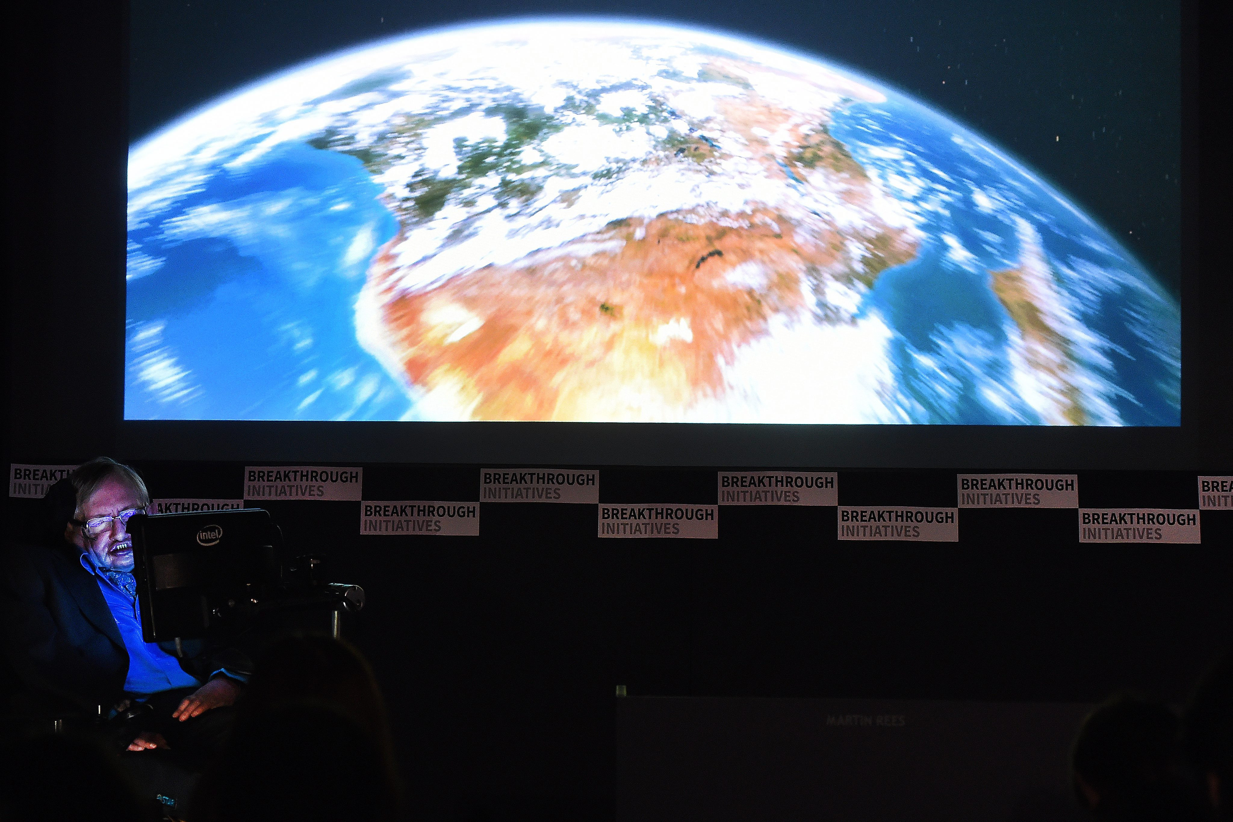 Stephen Hawking a lansat un vast proiect, de 100 de milioane de dolari pentru descoperirea unei inteligente extraterestre