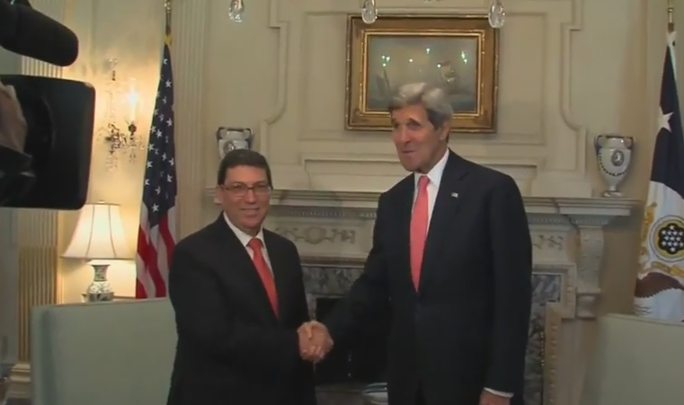 Prima vizita in SUA a unui diplomat cubanez din 1958 incoace. Strangere de mana istorica intre John Kerry si Bruno Rodriguez